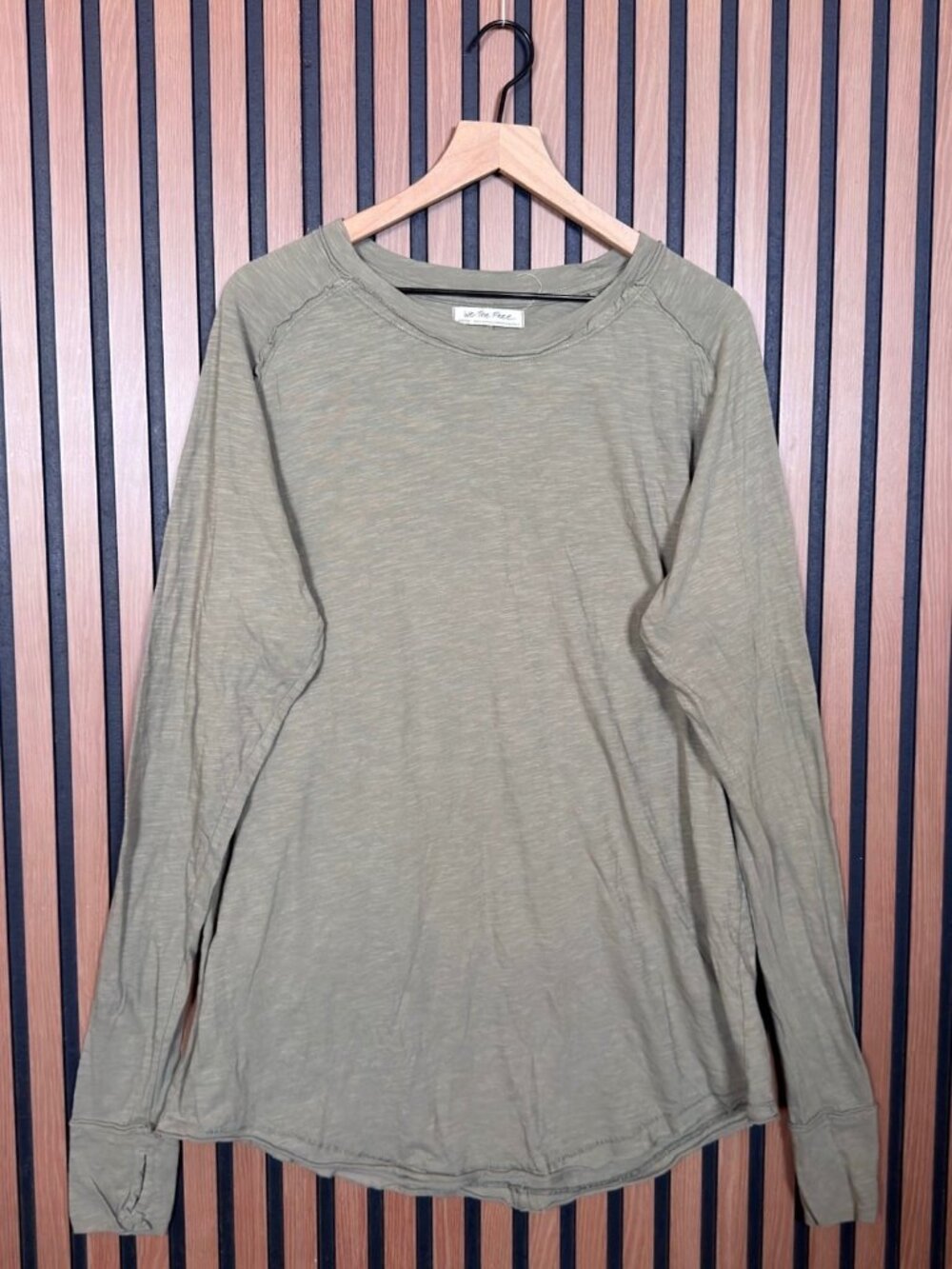 Free People Top Medium Womens Sage Green Long Raglan Sleeve Tee